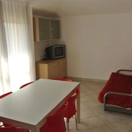 Comfortable Flat 80m From The Sea